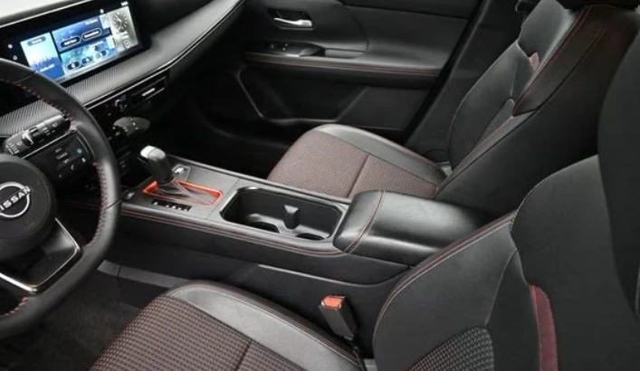 2025 Nissan Kicks - Image 8 of 9