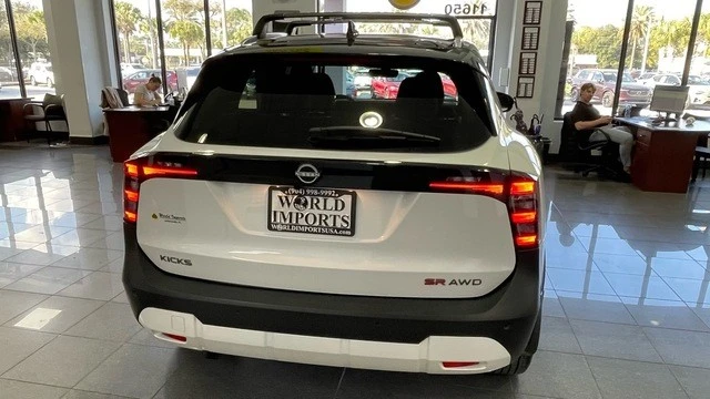 2025 Nissan Kicks - Image 8 of 21