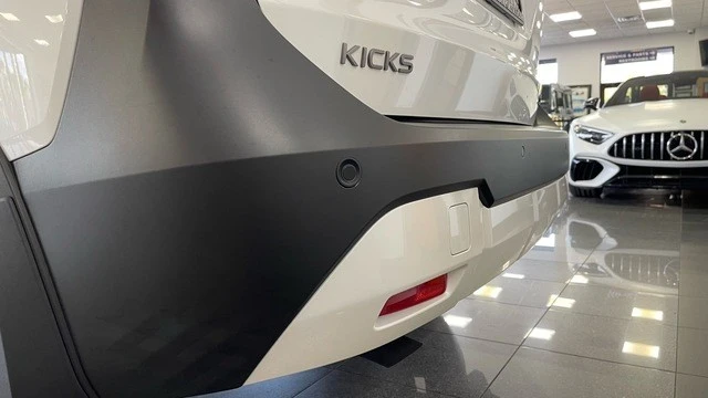 2025 Nissan Kicks - Image 16 of 21