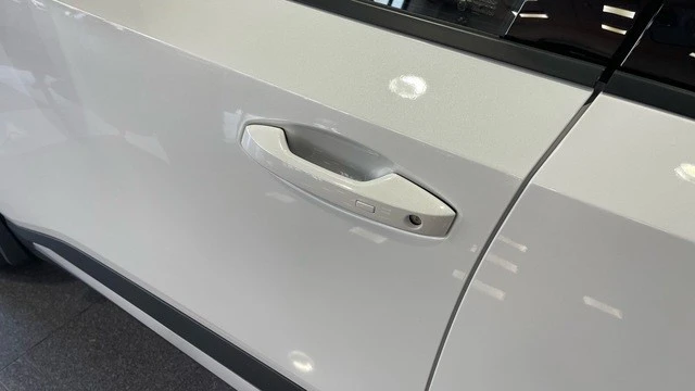 2025 Nissan Kicks - Image 13 of 21