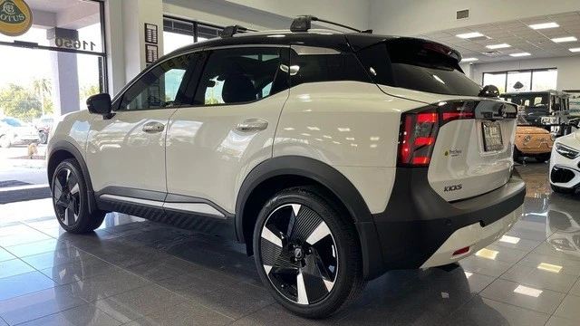 2025 Nissan Kicks - Image 3 of 21