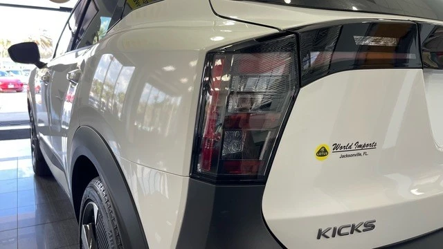 2025 Nissan Kicks - Image 15 of 21