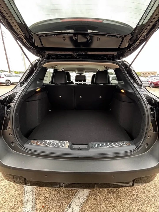 2025 Nissan Kicks - Image 11 of 12