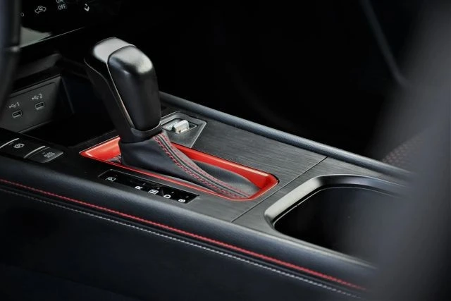 2025 Nissan Kicks - Image 16 of 24