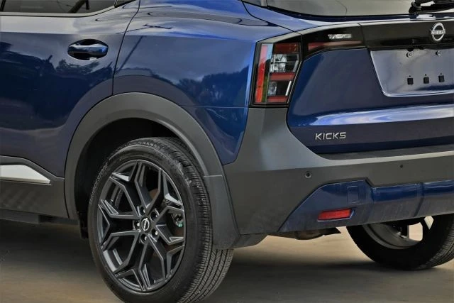 2025 Nissan Kicks - Image 10 of 24