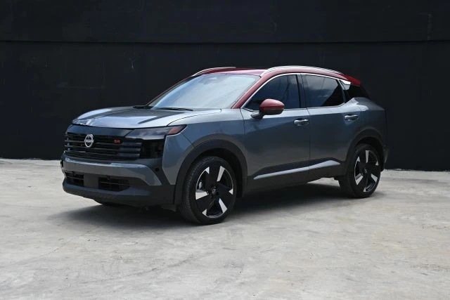 2025 Nissan Kicks - Image 2 of 25