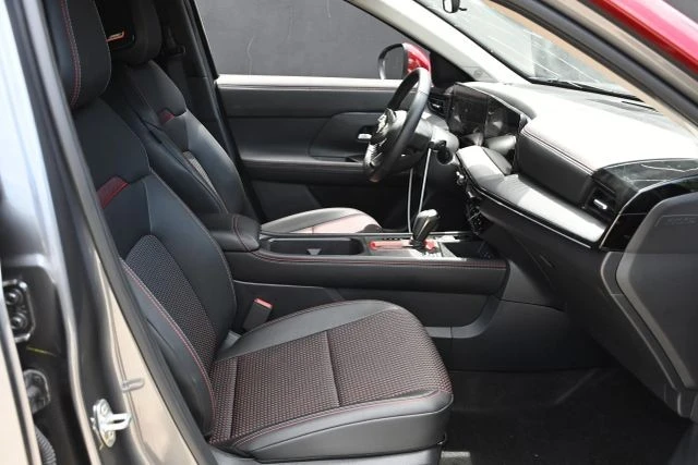 2025 Nissan Kicks - Image 19 of 25