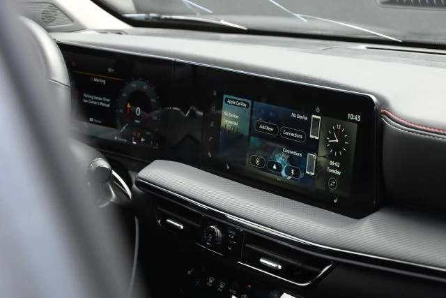 2025 Nissan Kicks - Image 12 of 25