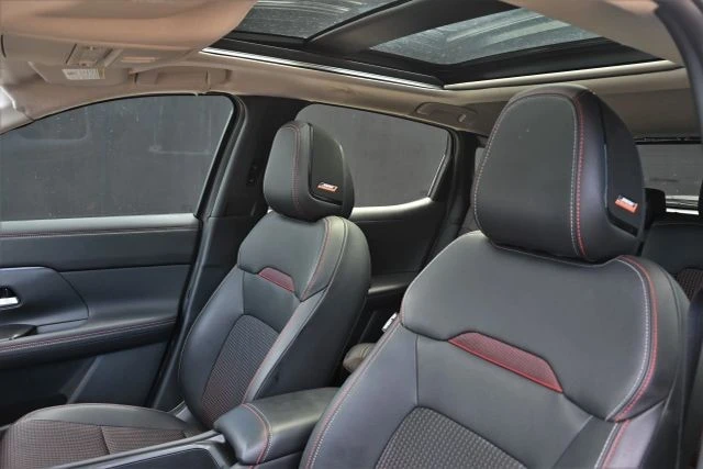 2025 Nissan Kicks - Image 15 of 25