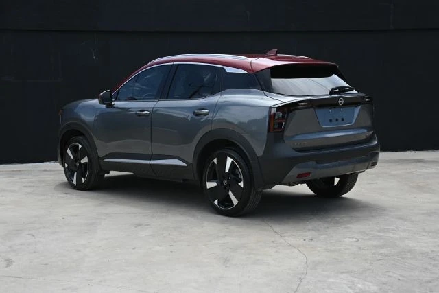 2025 Nissan Kicks - Image 3 of 25