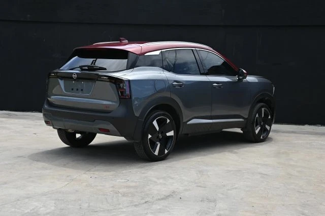 2025 Nissan Kicks - Image 5 of 25