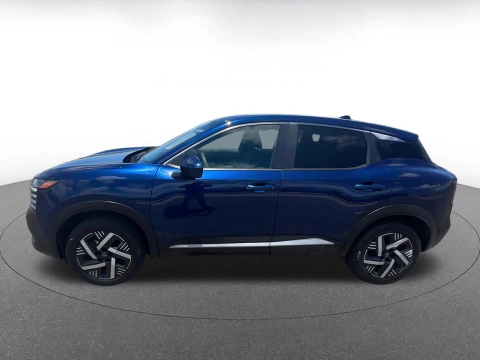 2025 Nissan Kicks - Image 13 of 31