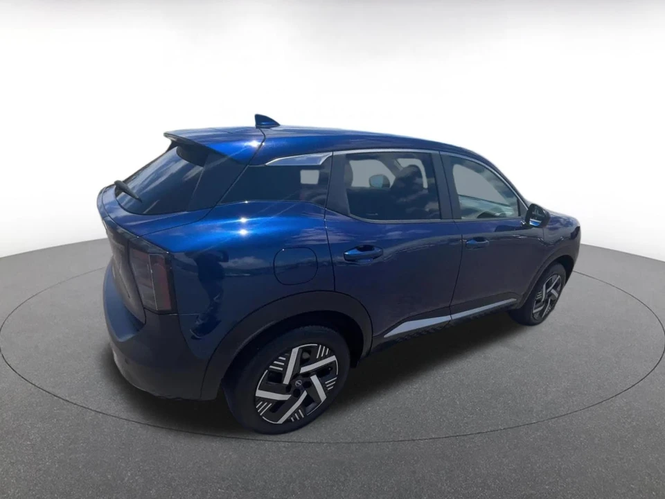 2025 Nissan Kicks - Image 17 of 31
