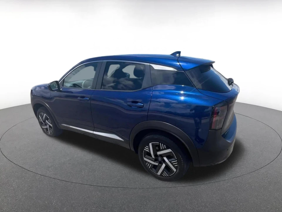 2025 Nissan Kicks - Image 14 of 31