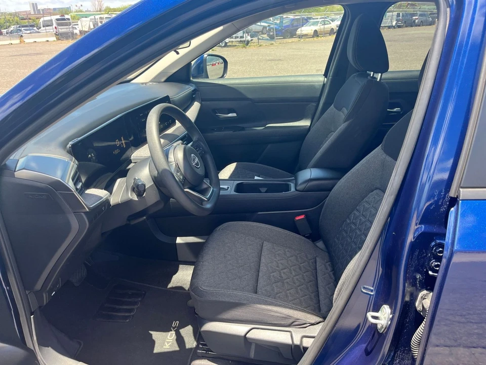 2025 Nissan Kicks - Image 24 of 31