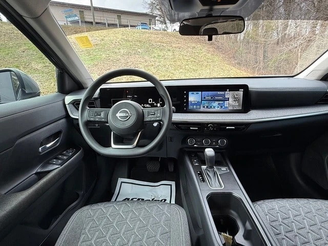 2025 Nissan Kicks - Image 10 of 27