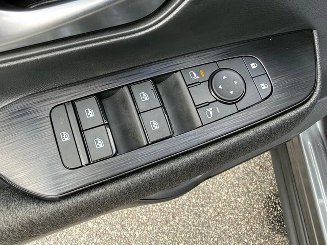 2025 Nissan Kicks - Image 12 of 27
