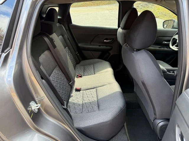 2025 Nissan Kicks - Image 16 of 21