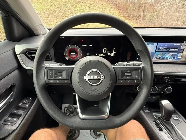 2025 Nissan Kicks - Image 18 of 21