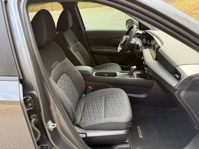 2025 Nissan Kicks - Image 17 of 21