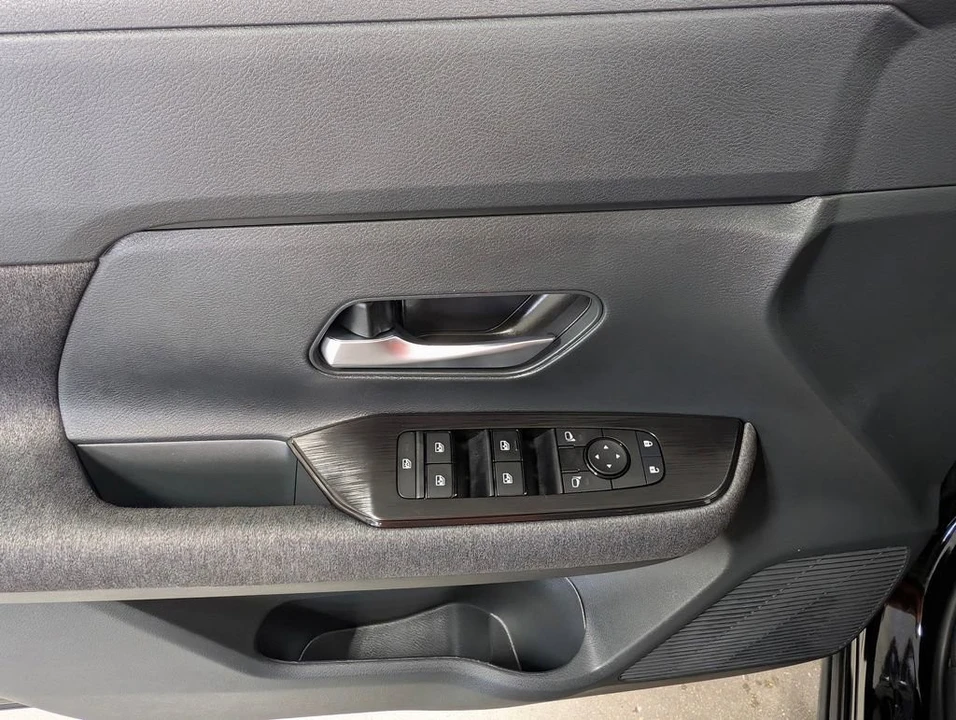 2025 Nissan Kicks - Image 10 of 22