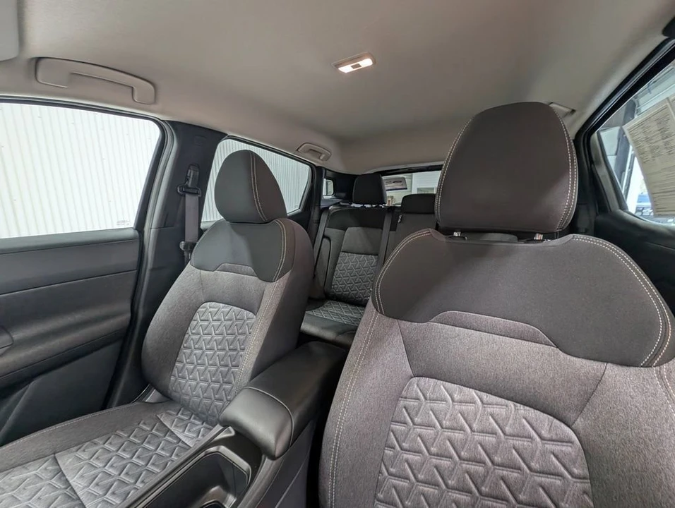 2025 Nissan Kicks - Image 12 of 22