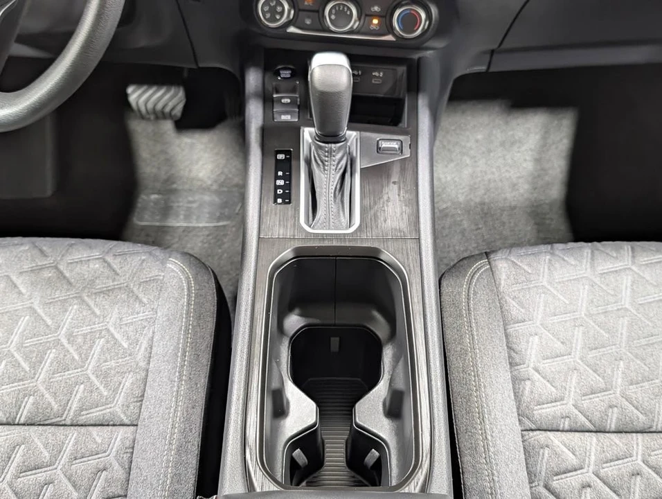 2025 Nissan Kicks - Image 6 of 22