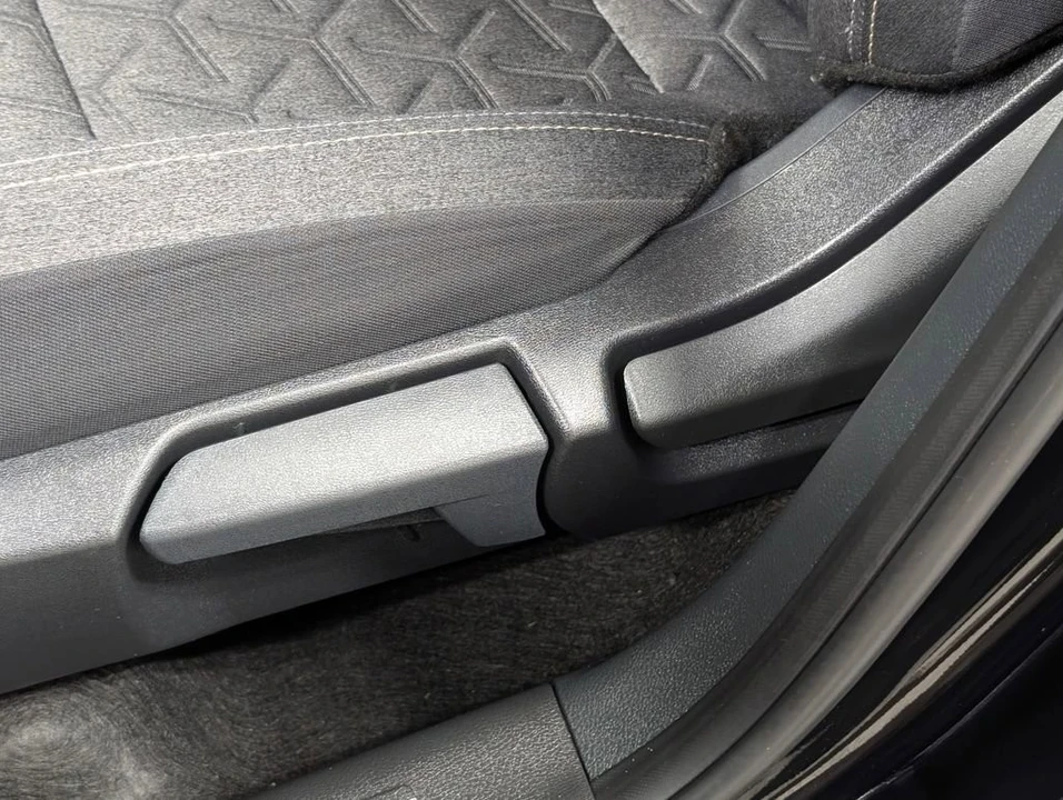 2025 Nissan Kicks - Image 11 of 22