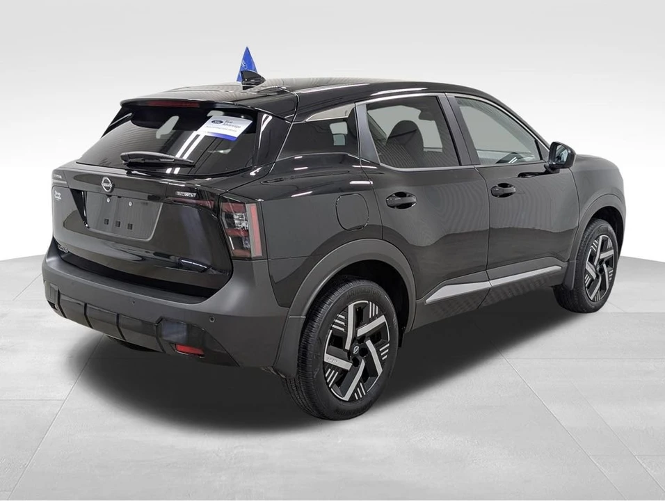 2025 Nissan Kicks - Image 16 of 22