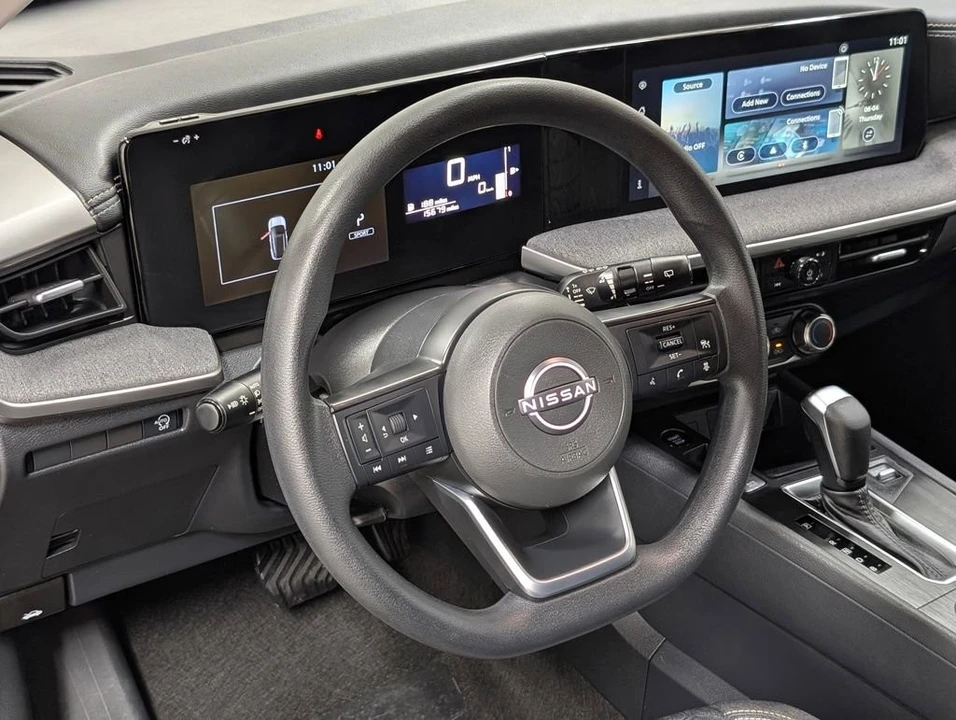 2025 Nissan Kicks - Image 9 of 22