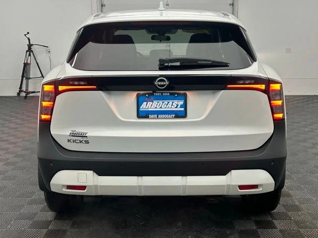 2025 Nissan Kicks - Image 9 of 12