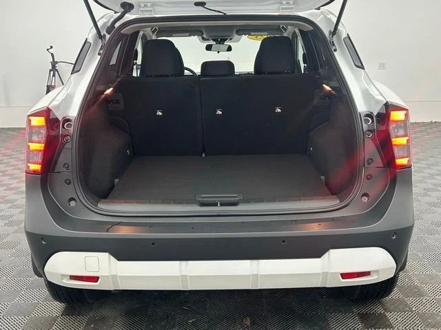 2025 Nissan Kicks - Image 10 of 12
