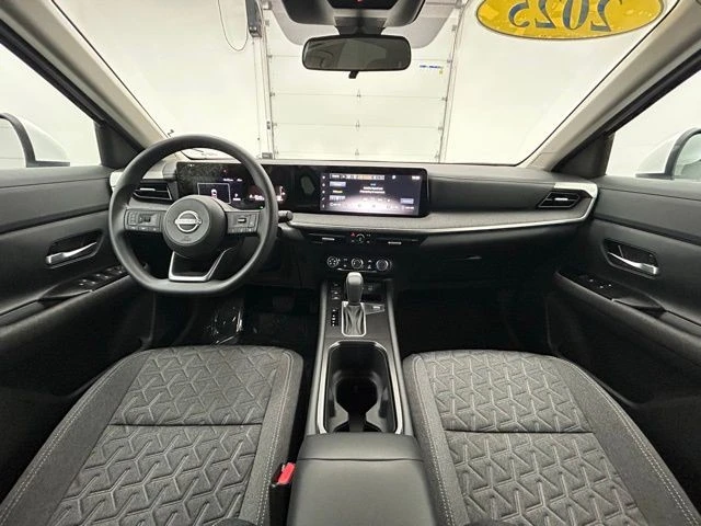2025 Nissan Kicks - Image 2 of 12