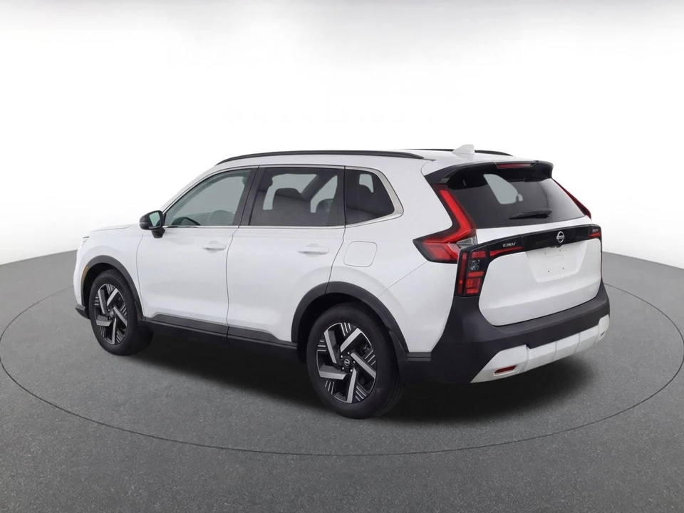 2025 Nissan Kicks - Image 8 of 24