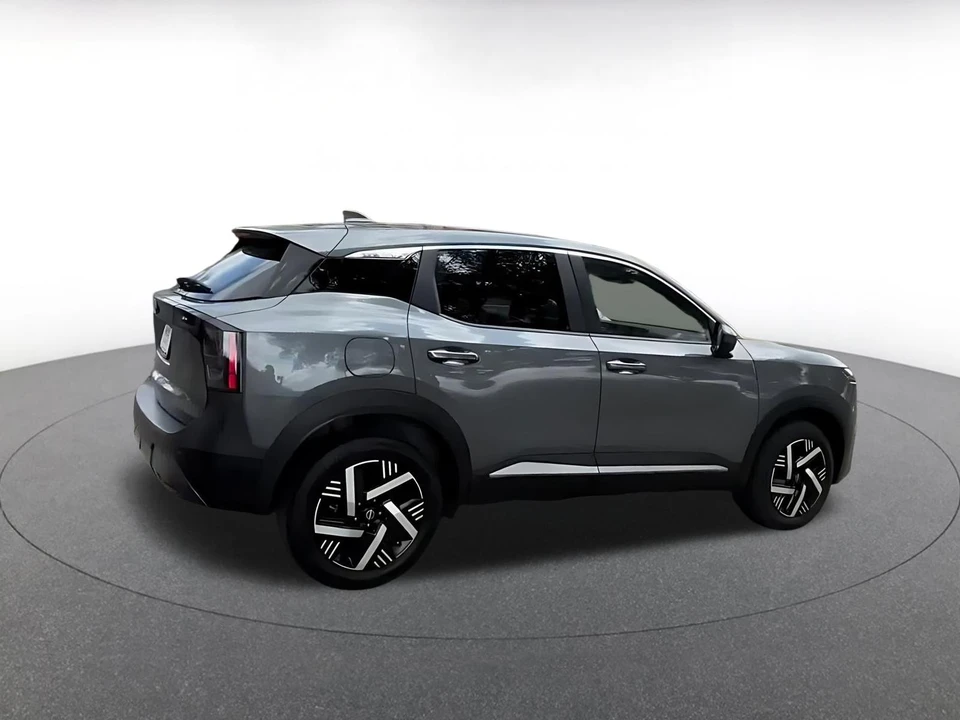 2025 Nissan Kicks - Image 13 of 31