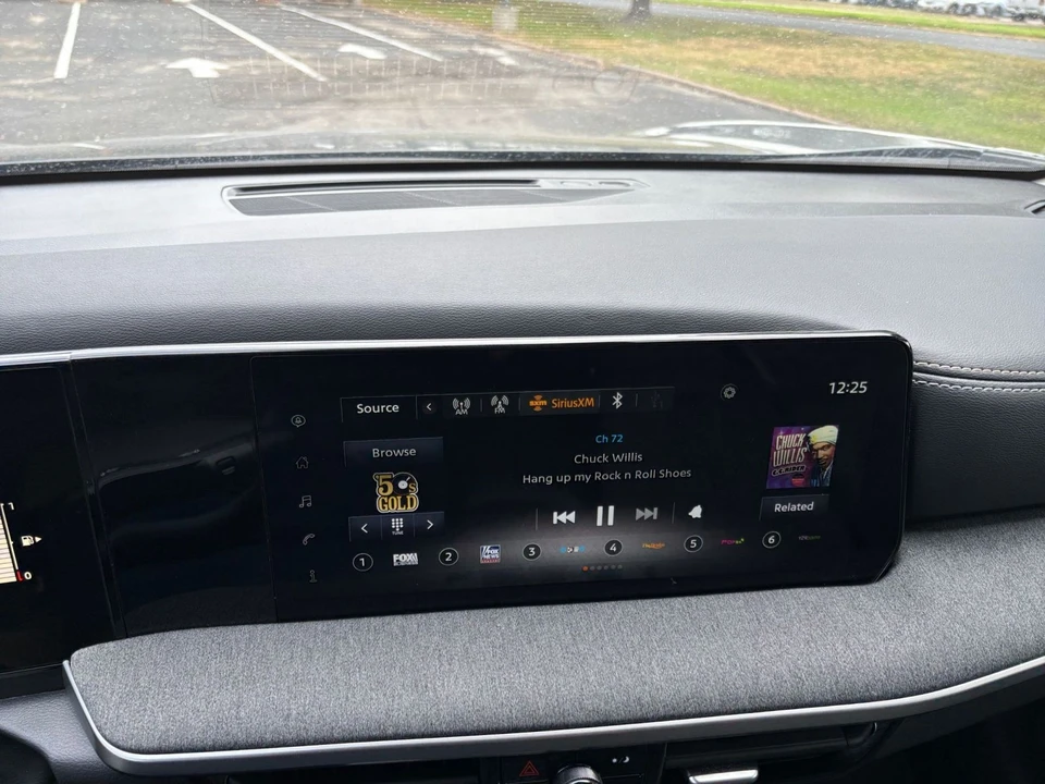 2025 Nissan Kicks - Image 15 of 31