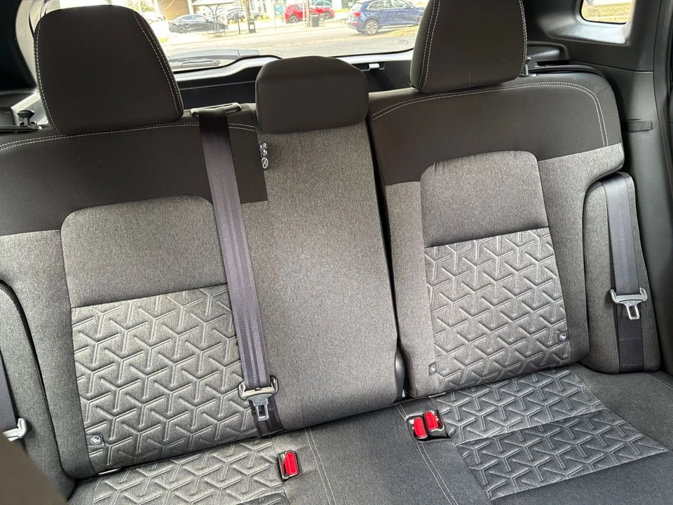 2025 Nissan Kicks - Image 28 of 31