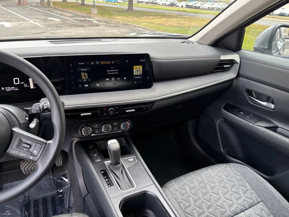 2025 Nissan Kicks - Image 26 of 31