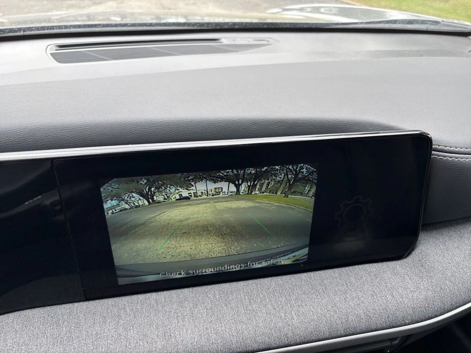 2025 Nissan Kicks - Image 17 of 31