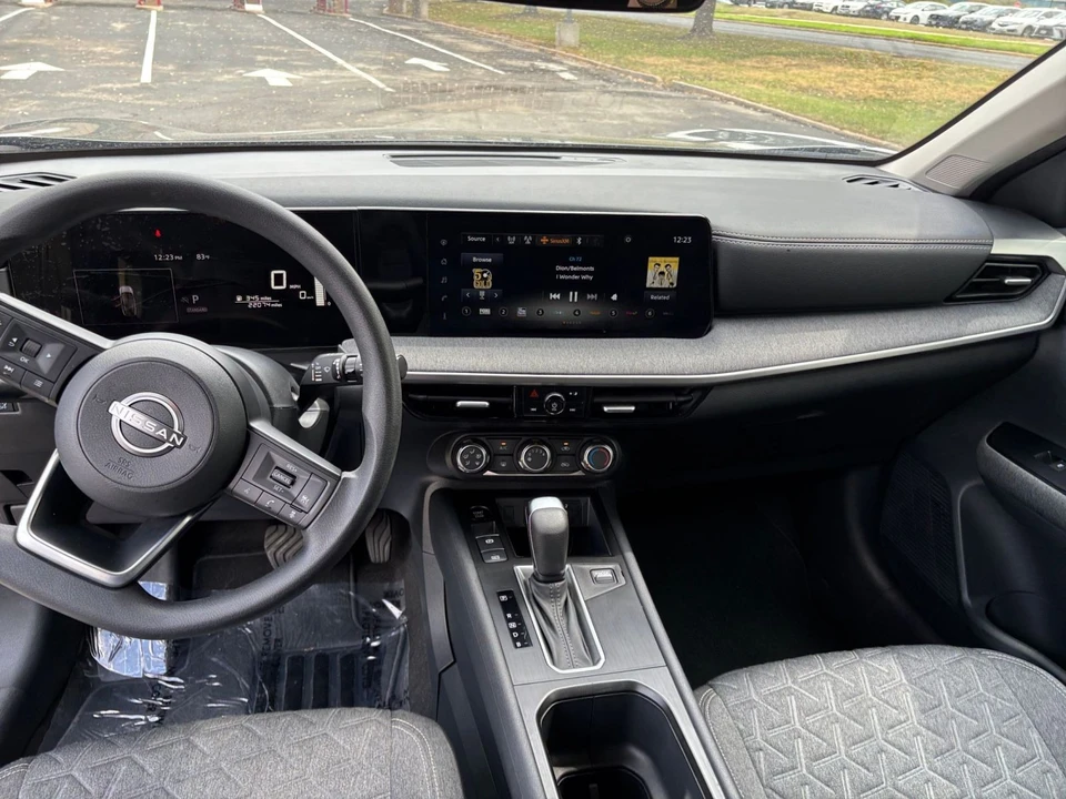 2025 Nissan Kicks - Image 24 of 31