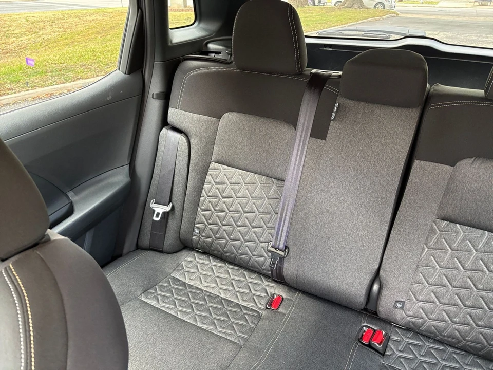 2025 Nissan Kicks - Image 30 of 31