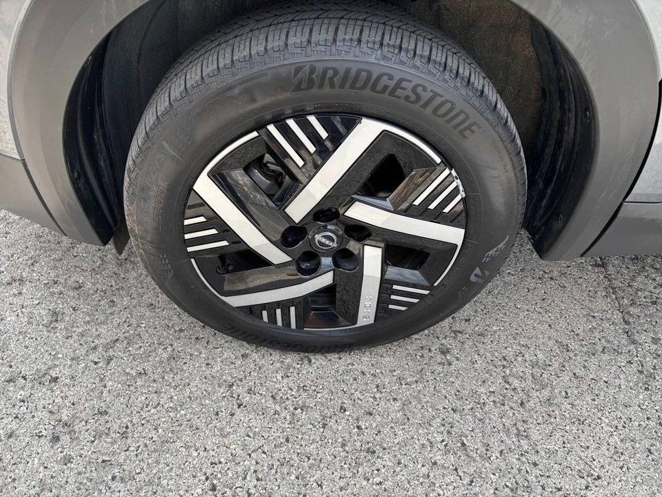 2025 Nissan Kicks - Image 21 of 31
