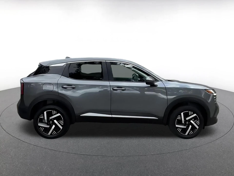 2025 Nissan Kicks - Image 14 of 31