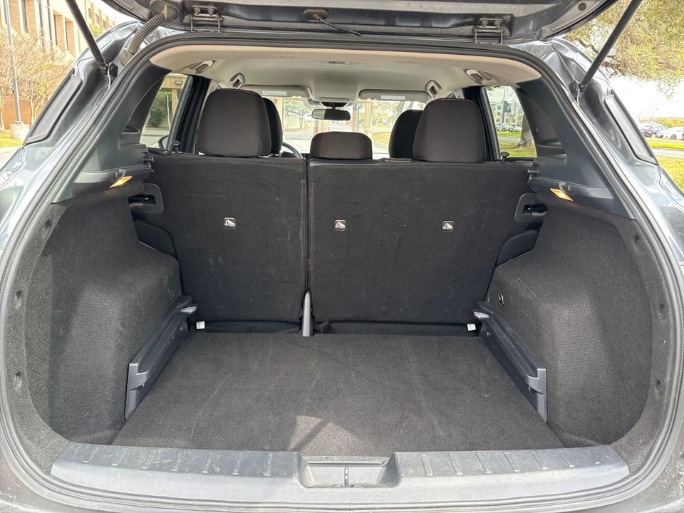 2025 Nissan Kicks - Image 22 of 31