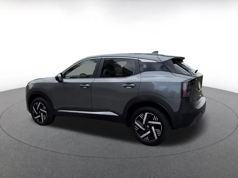 2025 Nissan Kicks - Image 9 of 31