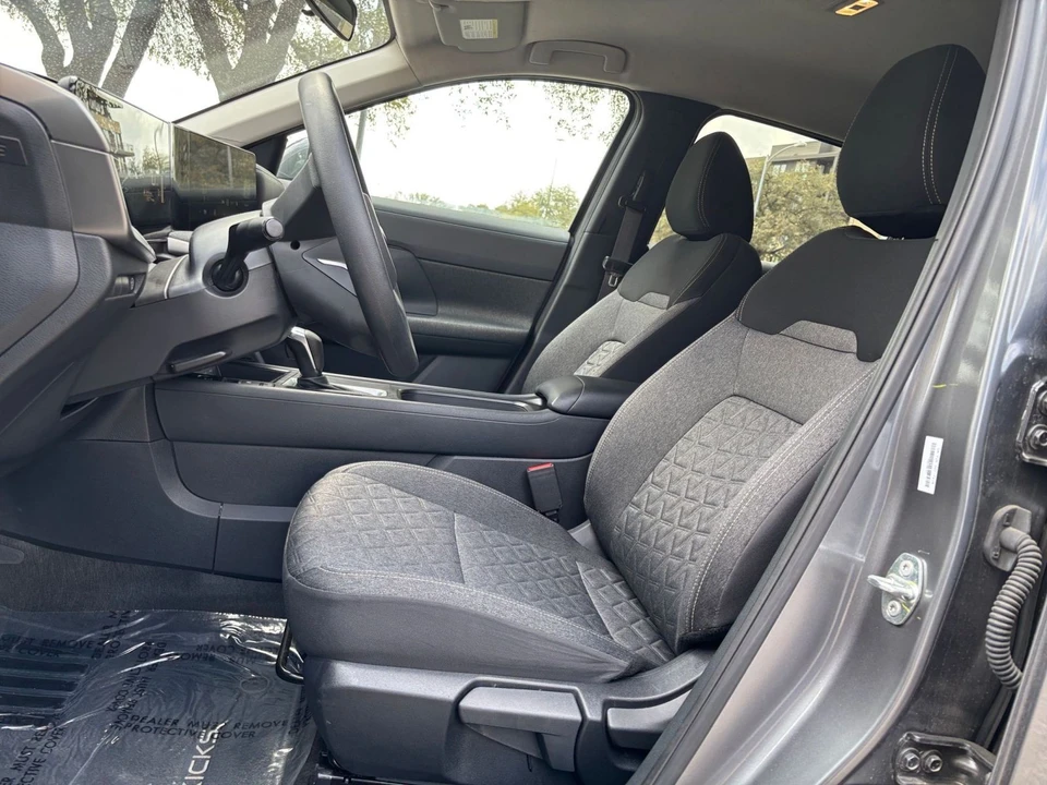 2025 Nissan Kicks - Image 19 of 31
