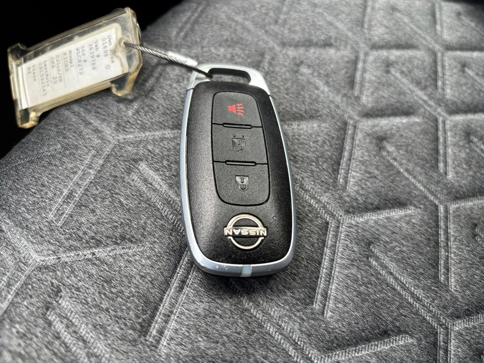 2025 Nissan Kicks - Image 16 of 31