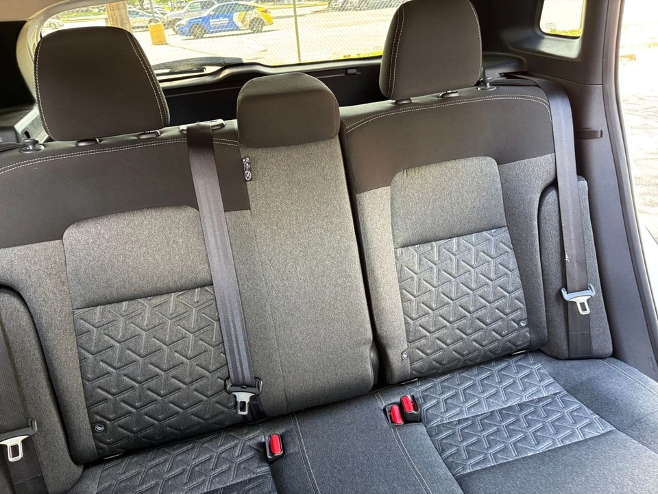 2025 Nissan Kicks - Image 28 of 31