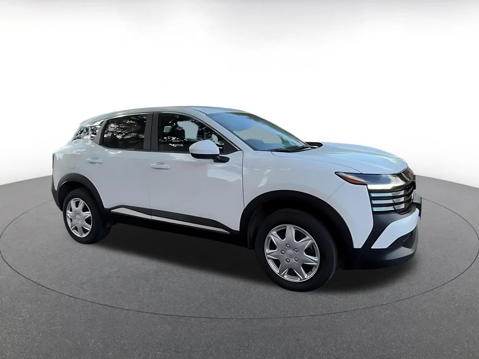 2025 Nissan Kicks - Image 2 of 31