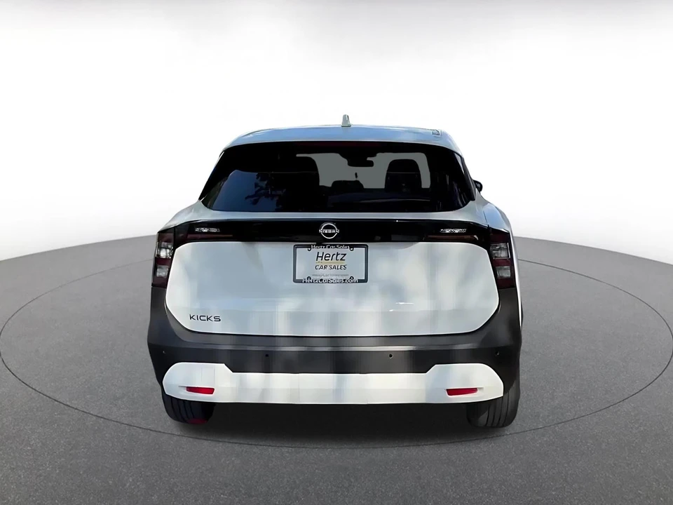 2025 Nissan Kicks - Image 10 of 31